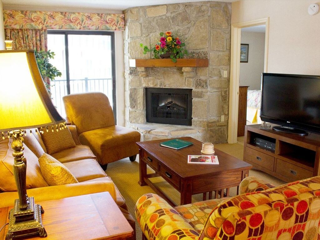 GATLINBURG TOWN SQUARE, JULY 3-10, 3 BEDROOM PENTHOUSE SLEEP 8, 4TH OF JULY