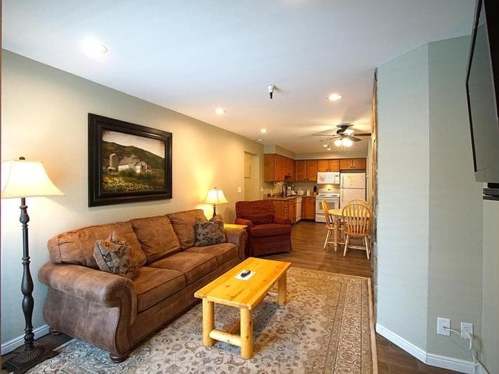 Dec 25 to Jan 1, Skiers Lodge Resort, Park City, Sleeps 4!