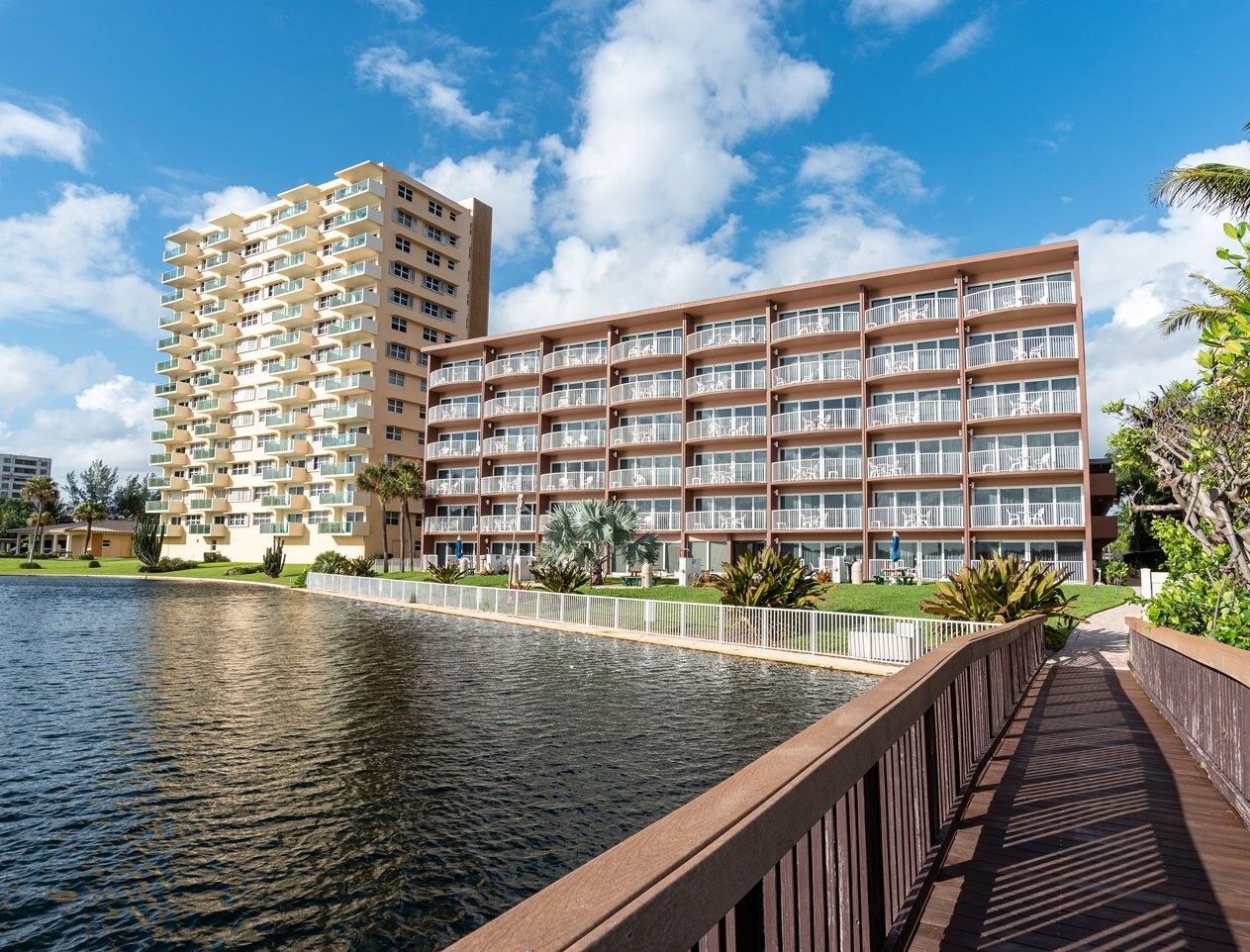 Studio or 1 BR, 7 night stay At Pompano Beach Canada House Beach Club